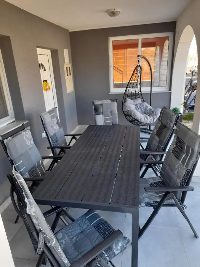 Apartmani Plesa Vir 0*,  Croatia