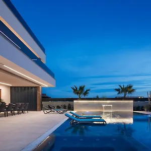 Malibu Royal Villa